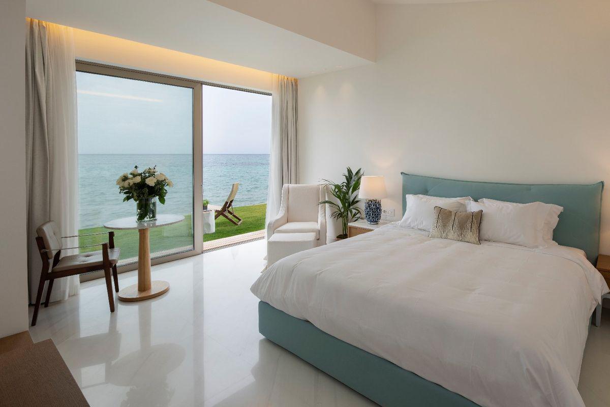 web_pavillion suite waterfront bedroom