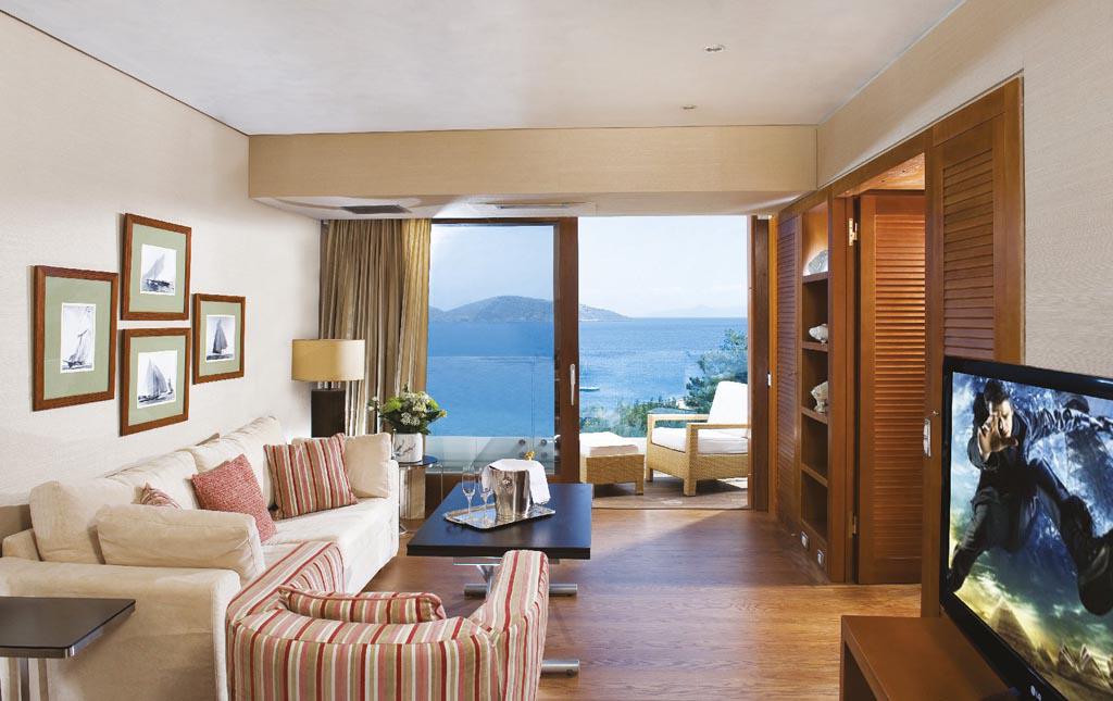 DELUXE HOTEL SUITE SEA VIEW - LIVING ROOM