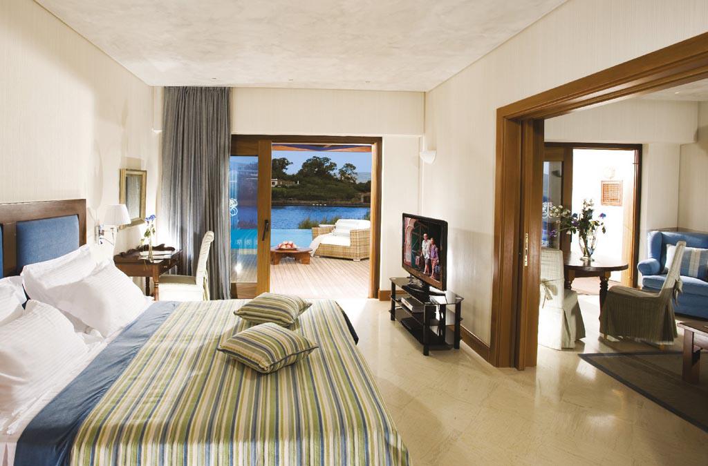 JUNIOR BUNGALOW SUITE SEA VIEW SHARED POOL